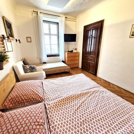 Varkeruelet Apartman Шопрон Экстерьер фото